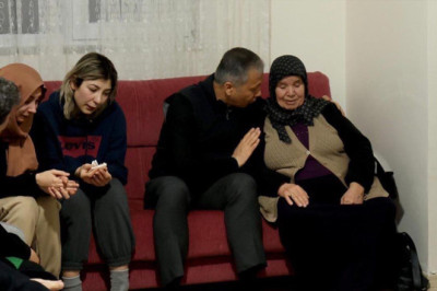 Bakan Yerlikaya, Yalova’da Şehit Polis Yasin Koçyiğit’in Ailesini Ziyaret Etti