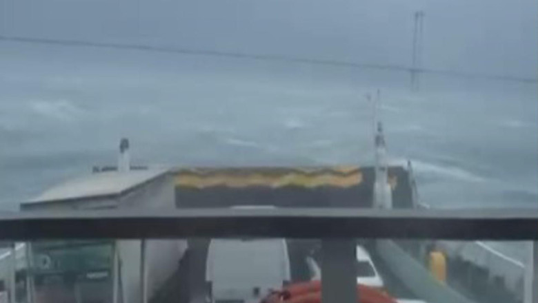 Topçular-Eskihisar Seferini Yapan Arabalı Feribot Fırtınada Sürüklendi