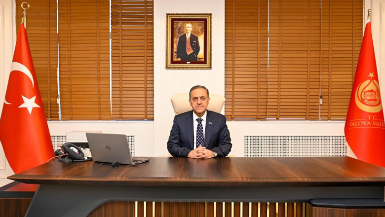 Yalova Valisi Usta “Ay Yıldızlı Bayrağımız, Milletimizin Namusudur”