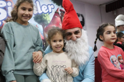 ‘ŞİRİNLER’ ÇİFTLİKKÖY’DE ÇOCUKLARLA BULUŞTU