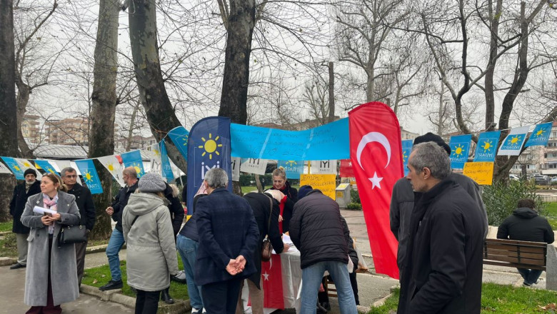 İYİ PARTİ’DEN EMEKLİLERE DESTEK STANDI