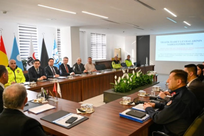 YALOVA’DA TRAFİK LEVHALARI AZALTILDI