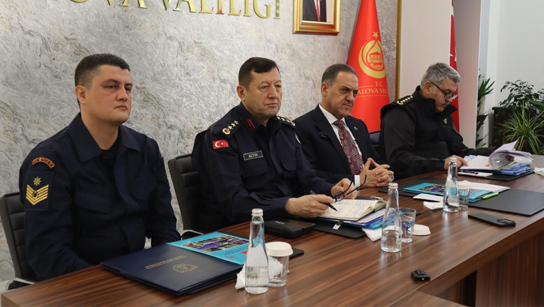 Yalova Valiliği Açıkladı: Trafik Levhaları Yenilendi