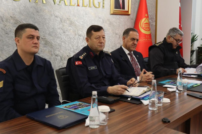 Yalova Valiliği Açıkladı: Trafik Levhaları Yenilendi