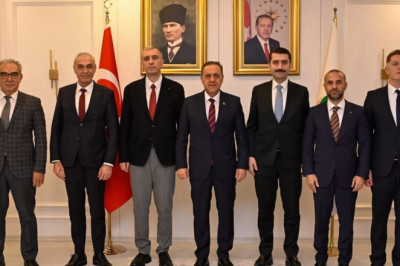 BAKANLIK VE TOKİ YETKİLİLERİNDEN VALİ USTA’YA ZİYARET