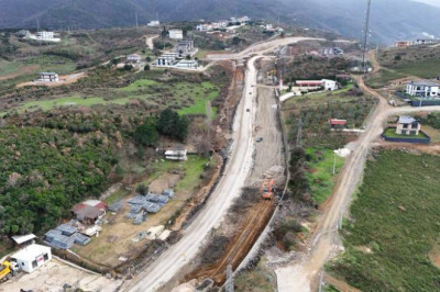 YOL ÇALIŞMALARI HIZ KESMEDEN SÜRÜYOR