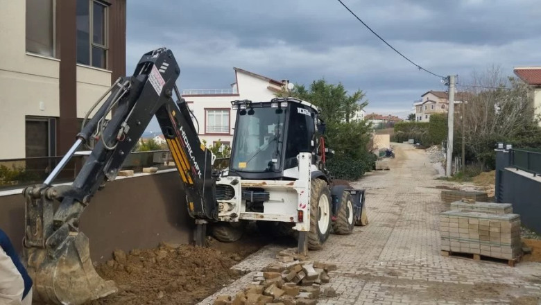 KADIKÖY’DE PARKE YOLLAR YENİLENİYOR