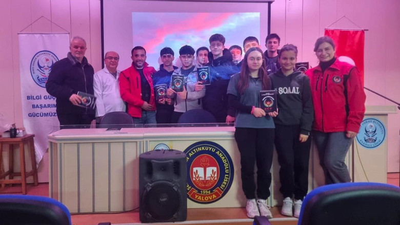 Yalova Emniyeti’nden Öğrencilere “Gençlik ve Güvenli Gelecek” Eğitimi