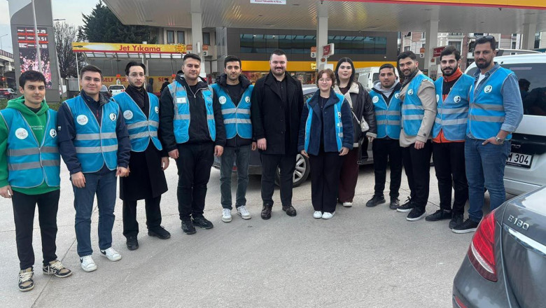 AK Parti Gençliği İftar Vaktinde Sahadaydı