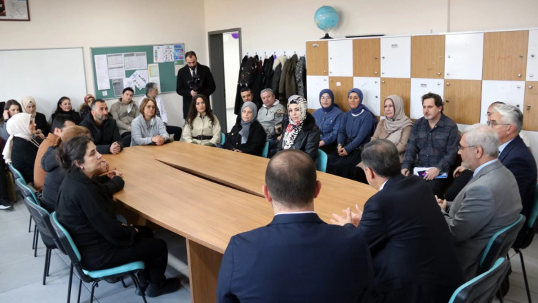 İMAM HATİP LİSESİ’NDE BAYRAK TÖRENİ