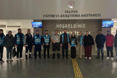 Gençler Sahurda Hastalara ve Personele Moral Dağıttı