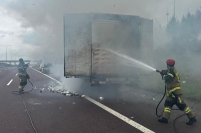 Kağıt Yüklü Tır Dorsesinde Büyük Yangın