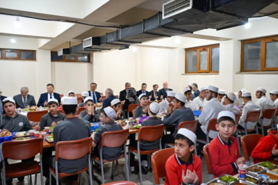 VALİ USTA, HAFIZLARLA BİR ARAYA GELDİ