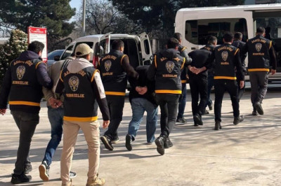 3 İlde Aranan Şüpheliler Yalova’da Kıskıvrak Yakalandı