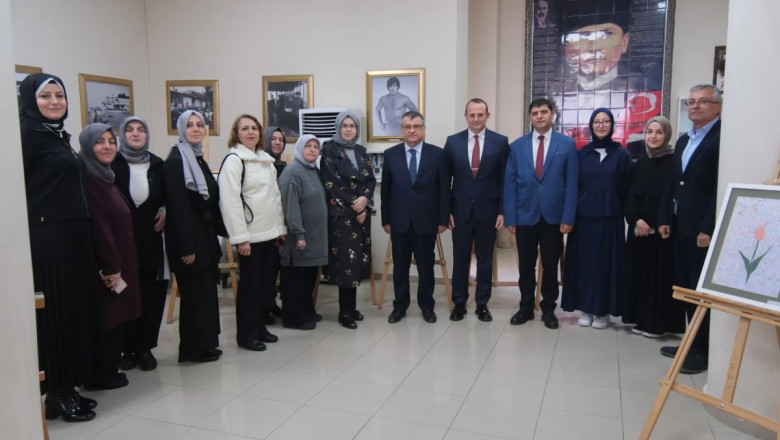 32 ESER SANATSEVERLERLE BULUŞTU