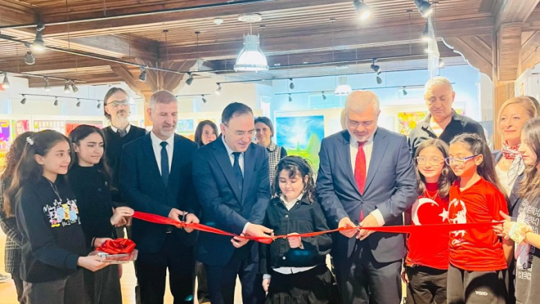 700 ESERLİK RESİM SERGİSİ AÇILDI