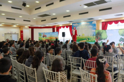 DÜNYA TİYATRO GÜNÜ RENKLİ GÖRÜNTÜLERE SAHNE OLDU