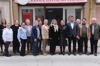 KAŞIKÇI’DAN KANSER HASTALARI DERNEĞİ’NE ZİYARET