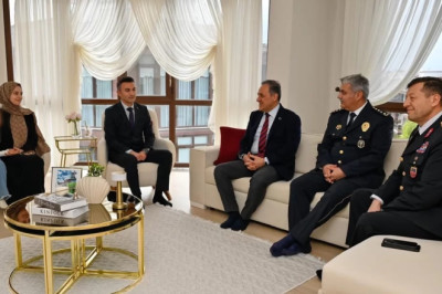 VALİ USTA’DAN KAHRAMAN POLİSLERE ZİYARET