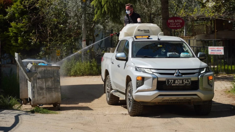 İLAÇLAMA HIZ KESMEDEN DEVAM EDİYOR