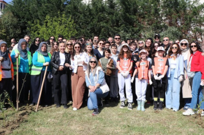 ÇİFLİKKÖY’DE 400 ÖĞRENCİDEN 400 DEFNE FİDANI