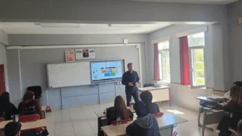 ÖĞRENCİLERE GİRİŞİMCİLİK VE TÜKETİCİ EĞİTİMİ