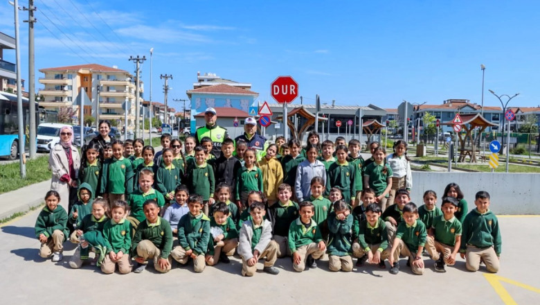 MİNİKLERE TRAFİK BİLİNCİ AŞILANIYOR