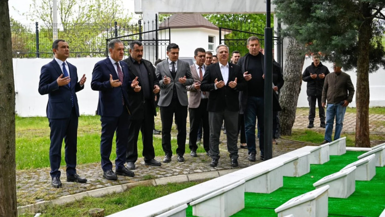 VALİ USTA’DAN AKKÖY ŞEHİTLİĞİ’NE ZİYARET