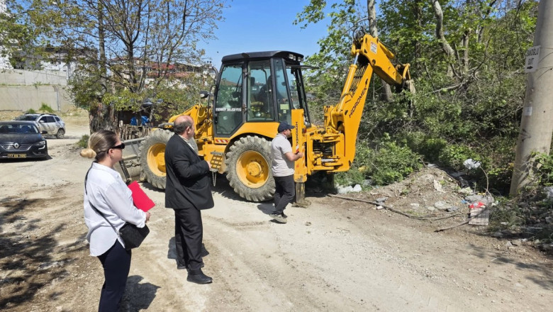 BAŞKAN  TEMEL YOL ÇALIŞMALARINI YERİNDE İNCELEDİ