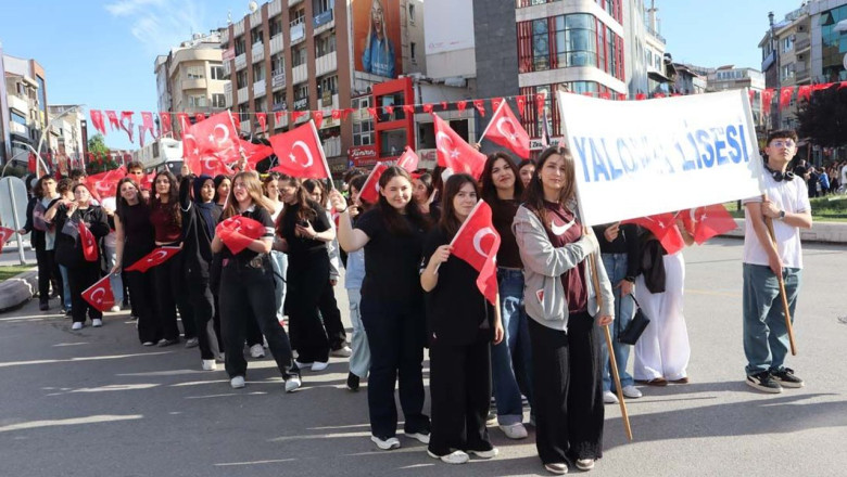 Gençlik ve Spor Bayramı, Yalova’daki Gençliğin Yürüyüşüyle Başladı