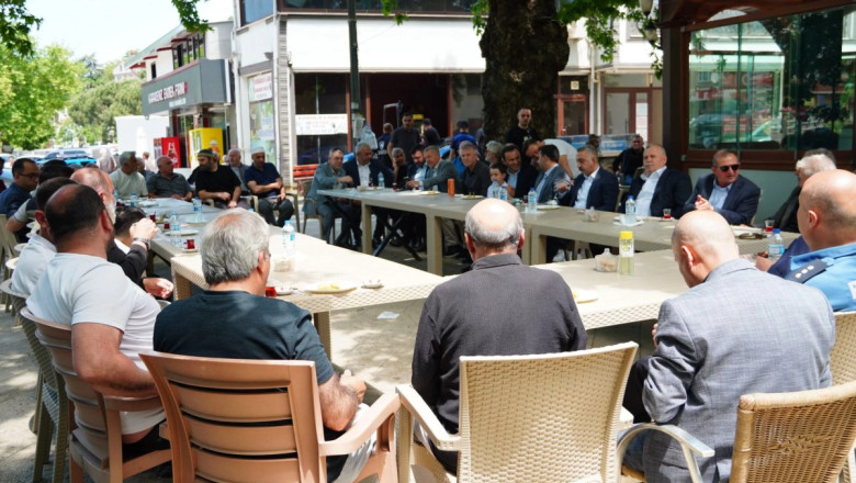 ARMUTLU’DA BAYRAMLAŞMA GELENEĞİ YAŞATILDI