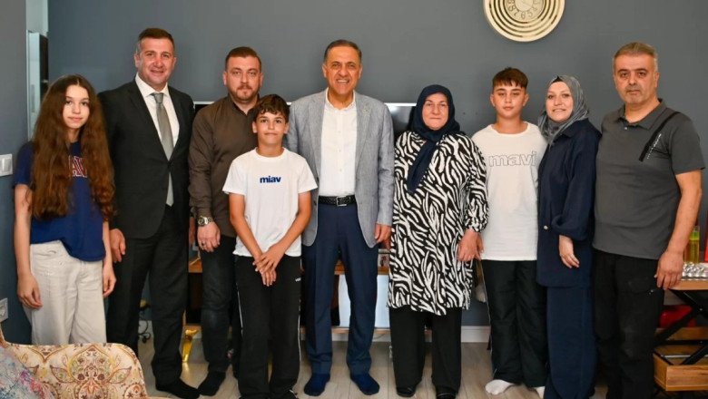 VALİ USTA’DAN ŞEHİT AİLELERİNE BAYRAM ZİYARETİ