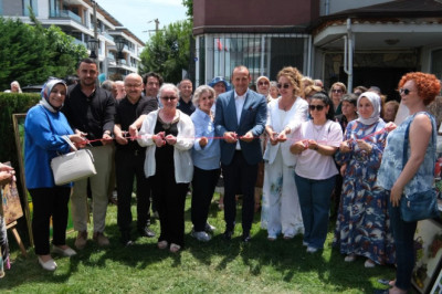 RESİM VE DİKİŞ KURSİYERLERİNİN SERGİSİ AÇILDI