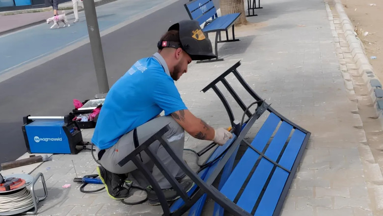 Çiftlikköy’de kent mobilyaları ve parklara bakım