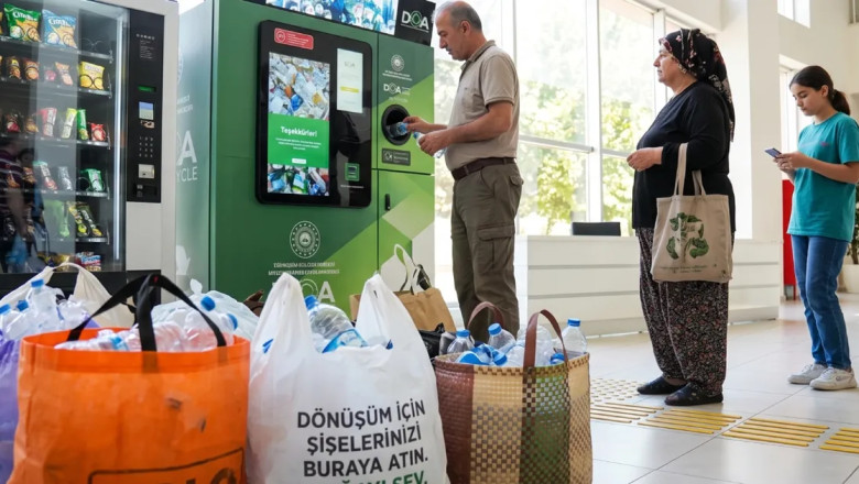 Depozito makineleri önünde metrelerce sıra oluştu
