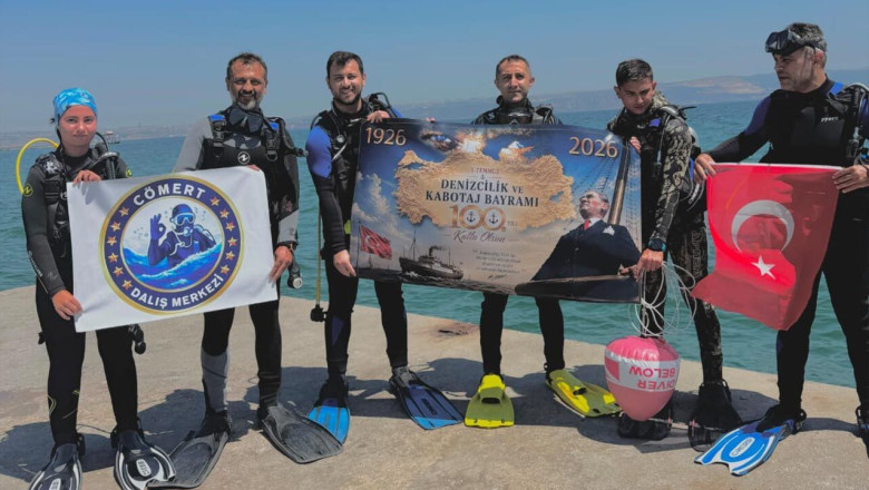 Yalova’da Dalgıçlar Kabotaj Bayramı'nı Su Altında Kutladı