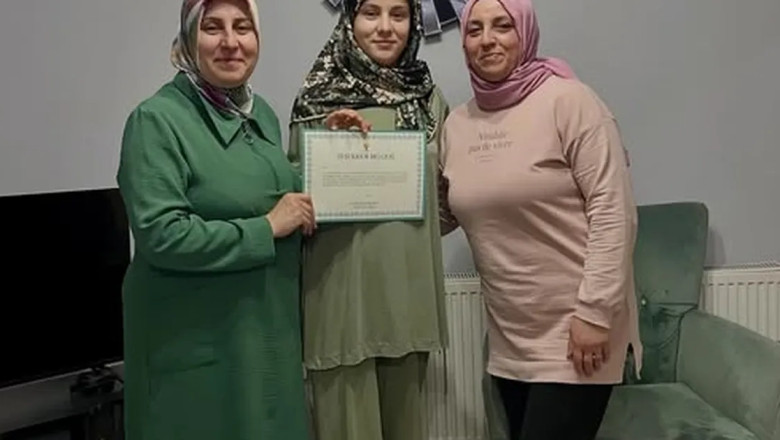 AK Parti Çiftlikköy Kadın Kolları'ndan yeni üyelere teşekkür belgesi