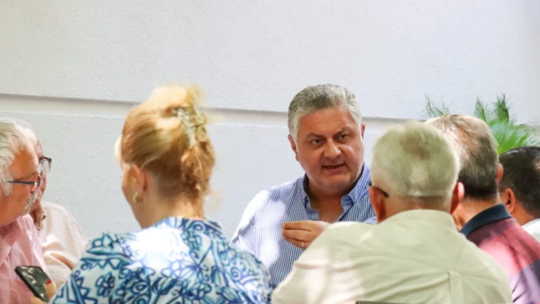 Başkan Gürel, mahalle muhtarlarıyla Engelsiz Kafe'de bir araya geldi