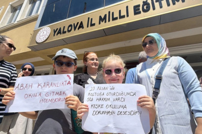 VELİLERDEN MİLLİ EĞİTİM ÖNÜNDE TEPKİ