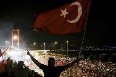 YALOVA’DA DEMOKRASİ NÖBETİ
