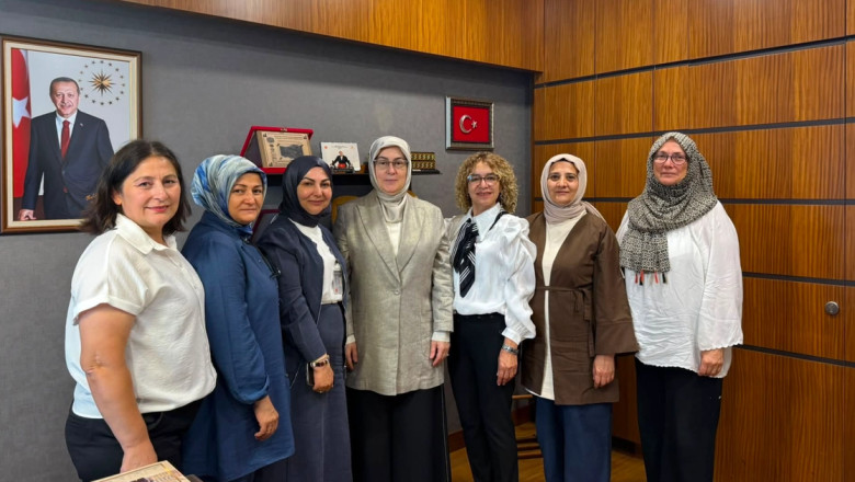 Akyol şehit ailelerini TBMM'de ağırladı