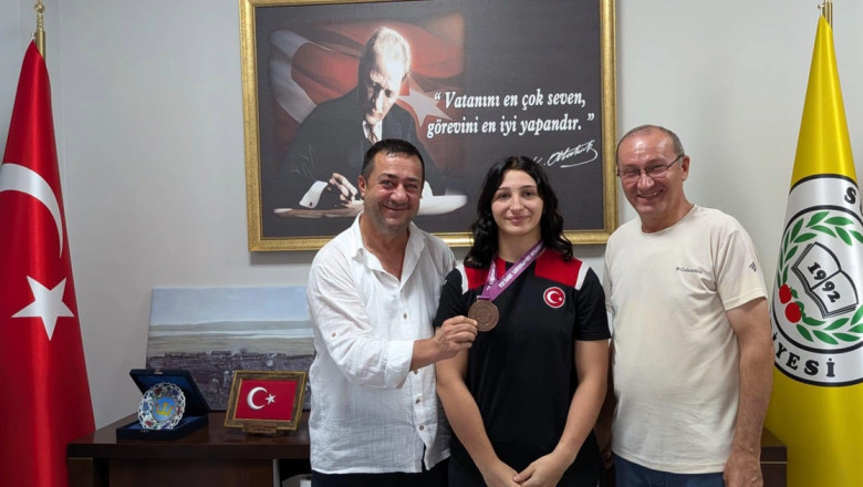 Şampiyon madalya sevincini Canbay ile paylaştı
