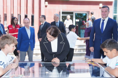 ‘AİLE, TOPLUMUN EN GÜÇLÜ YAPI TAŞIDIR’