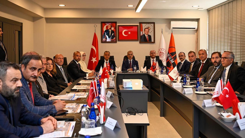 Bakan Uraloğlu, Yalova Güney Çevre Yolu Şantiyesi'nde İncelemelerde Bulundu