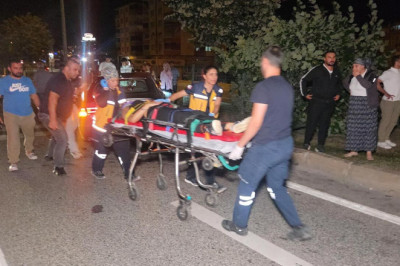 Kazadan Kaçarken Orta Refüje Çıkıp Ağaca Çarptı
