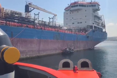 Yalova Açıklarında Arızalanan Tanker Güvenle Demirletildi
