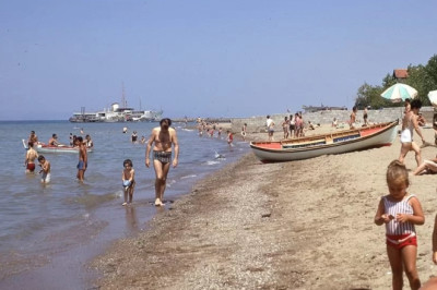BİR DÖNEMİN AKASYA PLAJI ESKİ GÜNLERİNİ ARIYOR