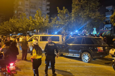 Nizip'te Polisten Kaçan Sürücü 3 Araca Çarptı