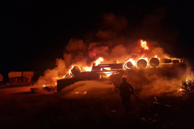 Çorum'da Tır Devrildi, Alevlere Teslim Oldu