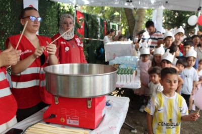KIZILAY’DAN 100 ÇOCUĞA KIRTASİYE DESTEĞİ
